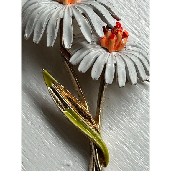 Vintage Jewelry lot of Christmas Brooch, Trifari Stick Pin and Other - Picture 9 of 10